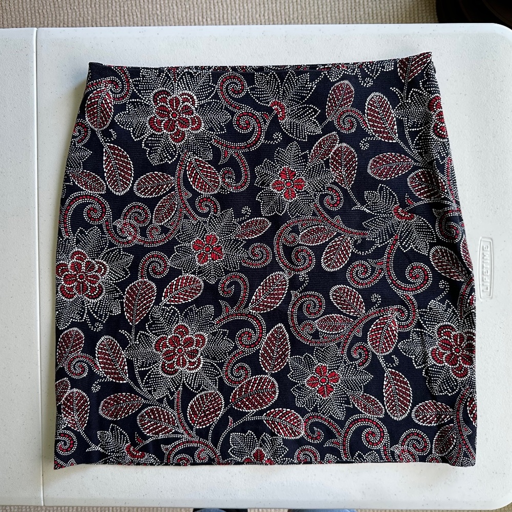 Talbots, Womens Size 10, Cotton casual, unlined skirt, Deep Navy/red/white
